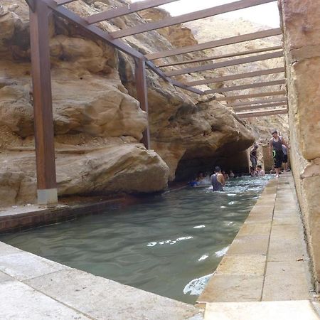 Afra Hot Springs Chalets At-Tafilah Ngoại thất bức ảnh
