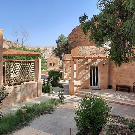 Afra Hot Springs Chalets At-Tafilah Ngoại thất bức ảnh