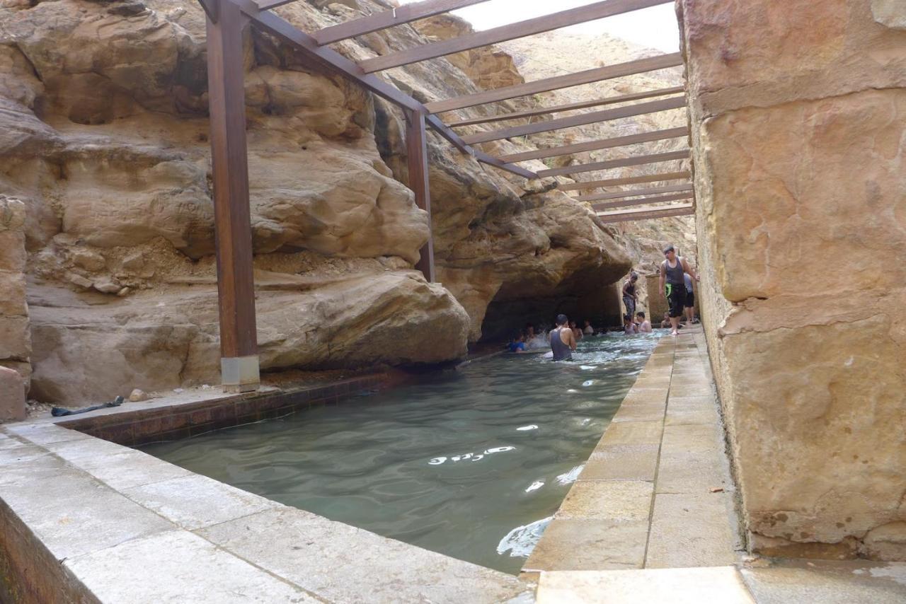 Afra Hot Springs Chalets At-Tafilah Ngoại thất bức ảnh