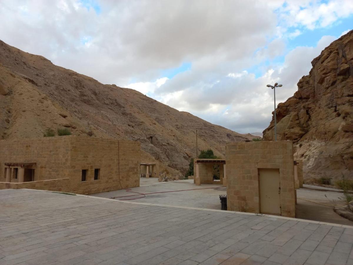Afra Hot Springs Chalets At-Tafilah Ngoại thất bức ảnh