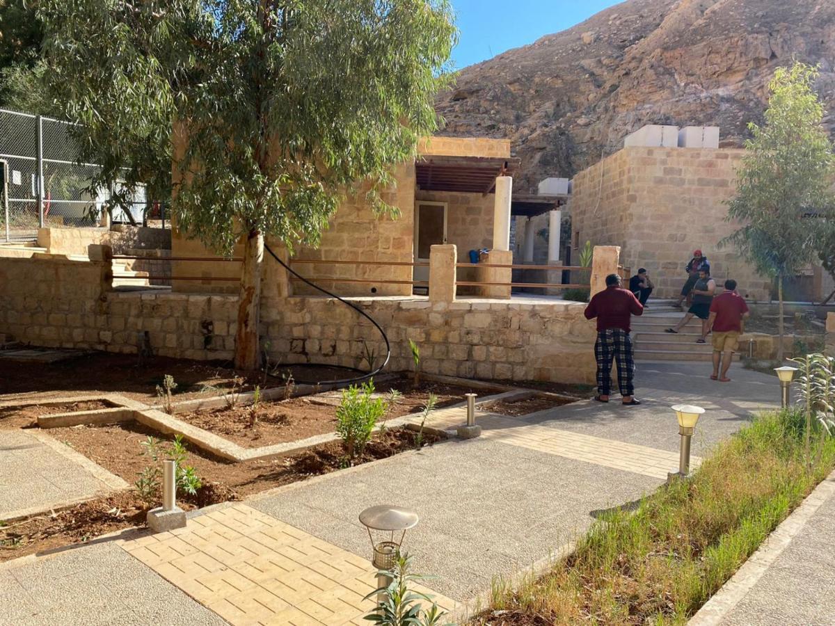 Afra Hot Springs Chalets At-Tafilah Ngoại thất bức ảnh