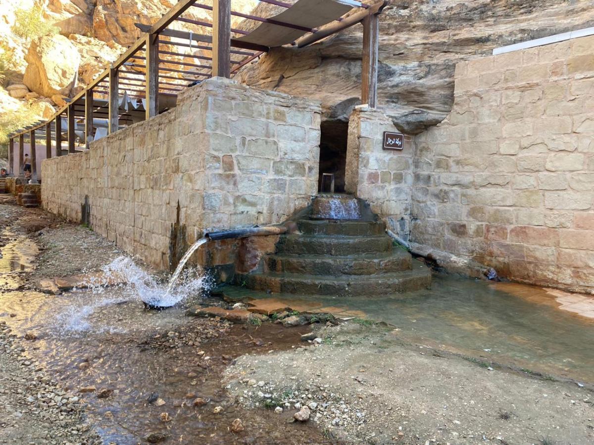 Afra Hot Springs Chalets At-Tafilah Ngoại thất bức ảnh
