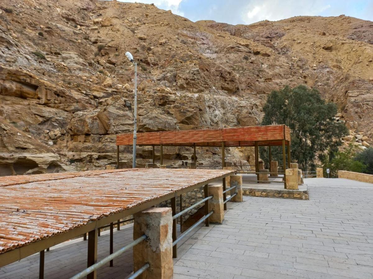 Afra Hot Springs Chalets At-Tafilah Ngoại thất bức ảnh