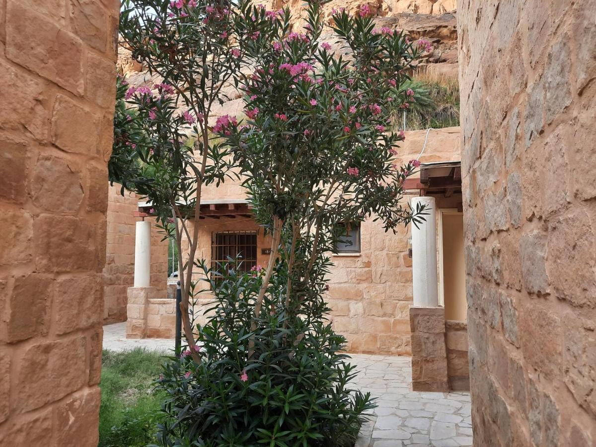 Afra Hot Springs Chalets At-Tafilah Ngoại thất bức ảnh