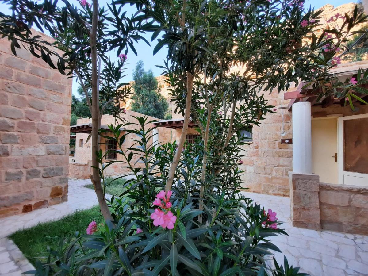 Afra Hot Springs Chalets At-Tafilah Ngoại thất bức ảnh